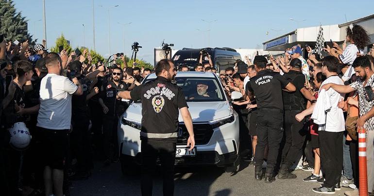 İstanbul'a gelen Orkun Kökçü'nin ilk sözleri: Çocukluktan hayal ettiğim Beşiktaş'a transfer edildim