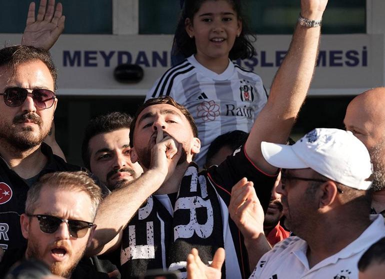 İstanbul'a gelen Orkun Kökçü'nin ilk sözleri: Çocukluktan hayal ettiğim Beşiktaş'a transfer edildim