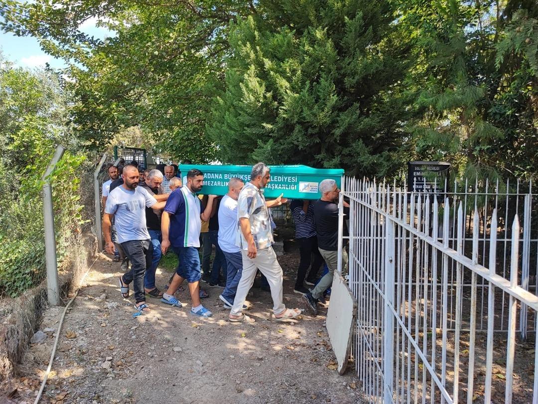 Mide fıtık müdahalesinden sonra hayatını kaybeden genç kadın gömüldü 2
