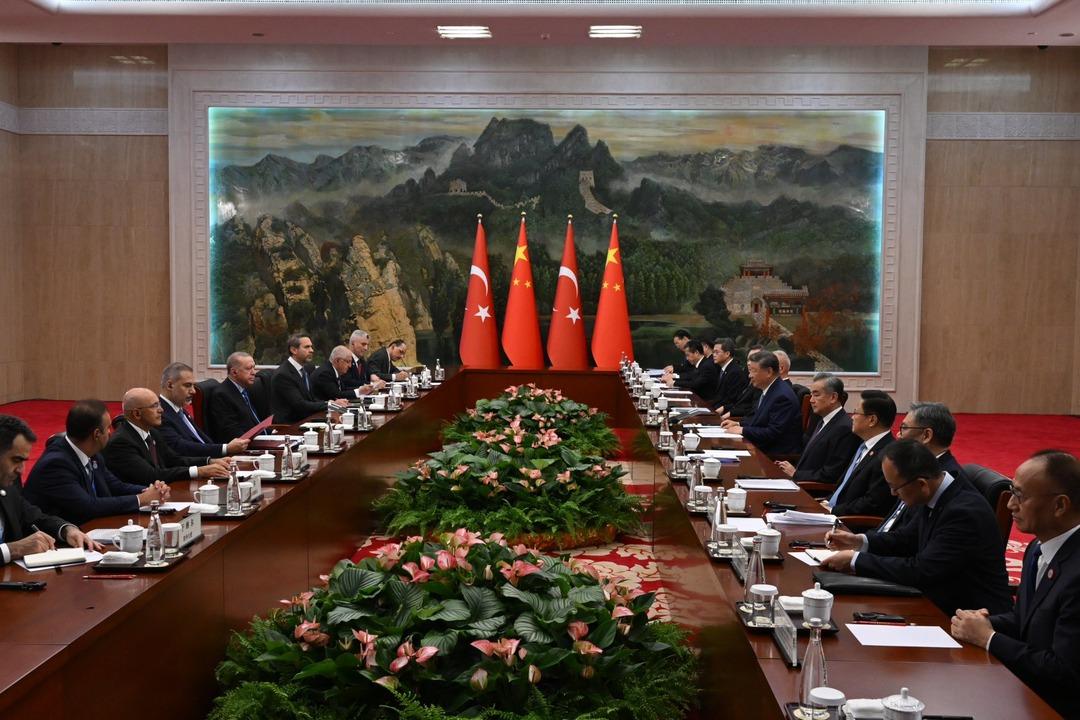 Cumhurbaşkanı Erdoğan temaslarına Çin'de başladı: Toplantı sırasında 2 sırt ile kabul ettiler.