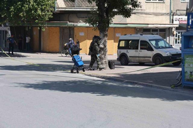 Trafiğe giden yolu kapatan şüpheli bavul asılsız 2