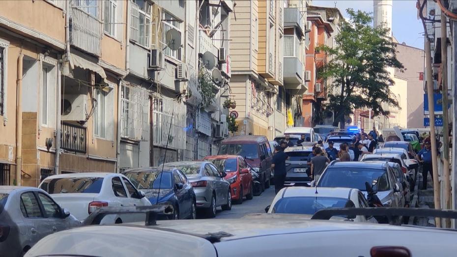 Fatih'te Aile Trajedisi: Emekli Polis Eşini ve Kızını Vurarak İntihar Etti