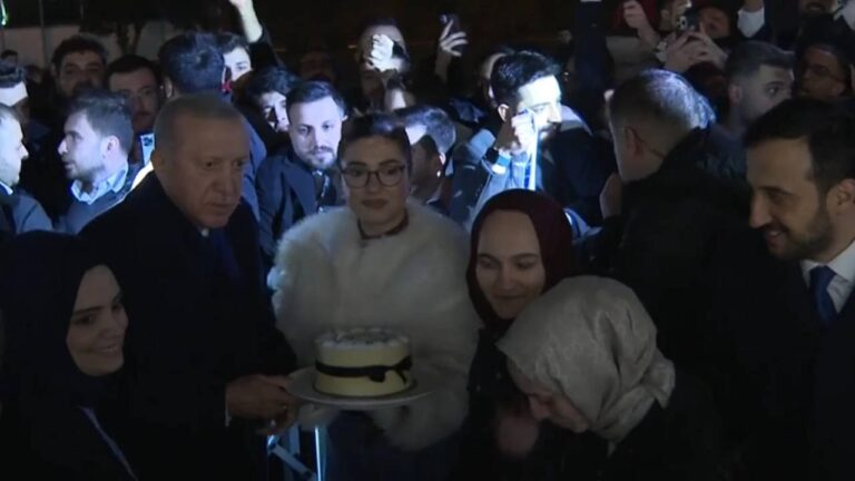 Gençlerden Başkan Erdoğan’a Doğum Günü Sürprizi