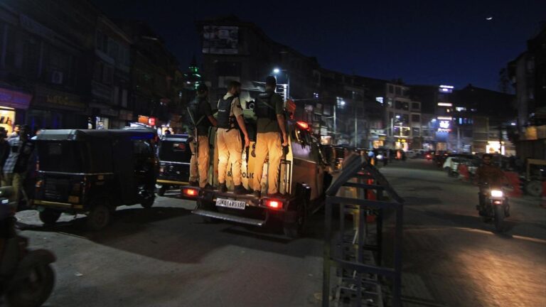 Pakistan, Hindistan’ın füze saldırılarını kınadı