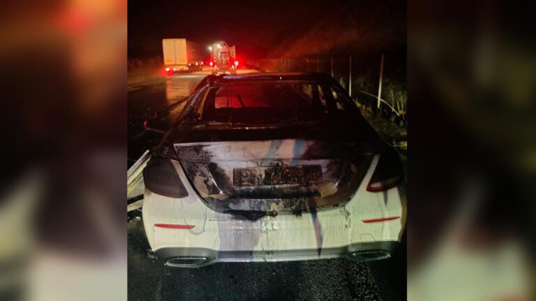 Seyir halindeyken yanan araç küle döndü