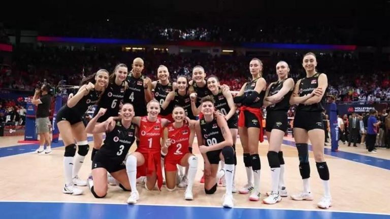 A Milli Kadın Voleybol Takımı parkeye çıkıyor! Filenin Sultanları maç takvimi ve puan durumu! 9 Temmuz 2025 Milletler Ligi maçı saat kaçta, hangi kanalda?
