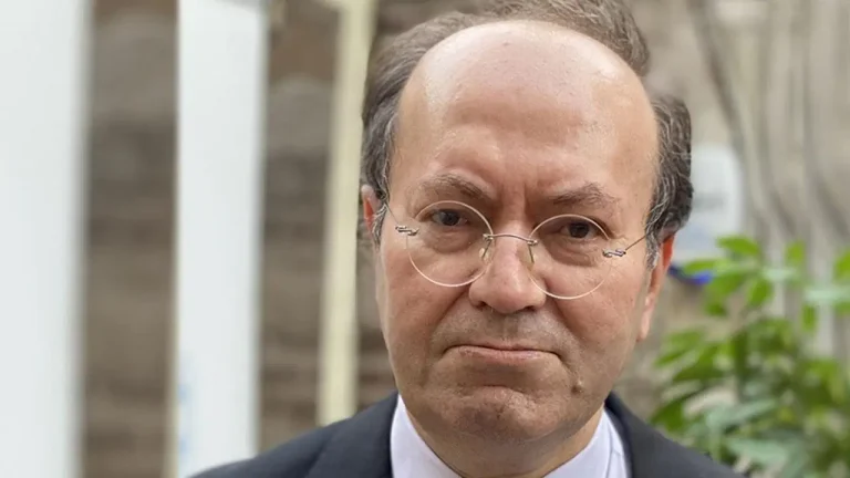 Yeni Şafak yazarı ‘tasma’ ve ‘takoz’ diyerek 30 Ağustos’ta laikliği hedef aldı: ‘Laikliğin özgürlük olduğunu söyleyen ya salaktır ya da asalak!’ – Son Dakika Siyaset Haberleri